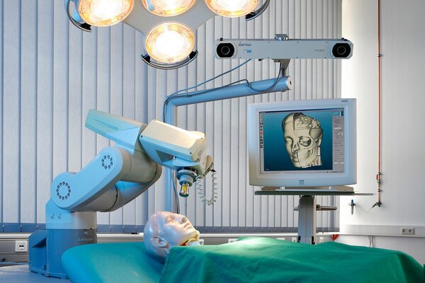 Robotik OP Tisch mit Monitors