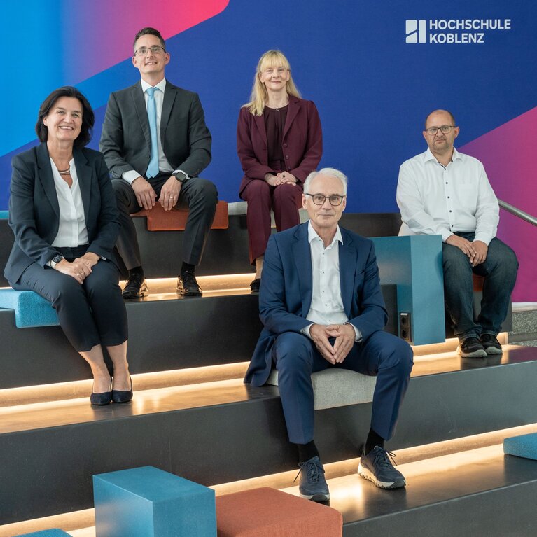 Das Präsidium der Hochschule Koblenz. Von links: Prof. Dr. Antje Liersch, Prof. Dr.-Ing. Daniel Zöller, Prof. Dr. Sibylle Treude, Prof. Dr. Karl Stoffel, Christian Weiß