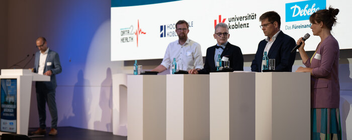 Ministerialdirektorin Katharina Heil nahm an der Abendveranstaltung bei der Debeka an der dortigen Podiumsdiskussion zur datengetriebenen Gesundheit teil