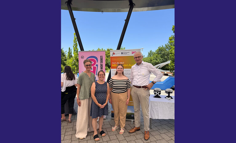 Prof. Dr. Karl Stoffel, Präsident der Hochschule Koblenz, besuchte die Immersive Lunch Break des Projekts „Weitblick in der Sozialen Arbeit“ mit Katharina Schuck, Joke Volkmer und Prof. Dr. Miriam Baghai-Thordsen