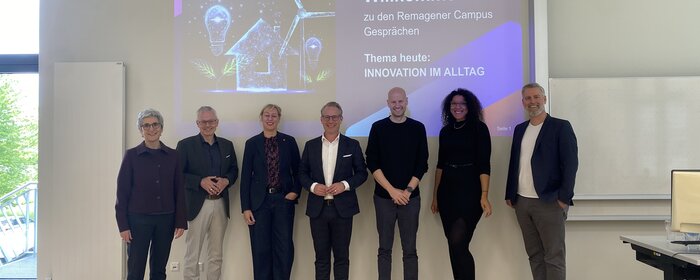 Gruppenbild aller Beteiligten