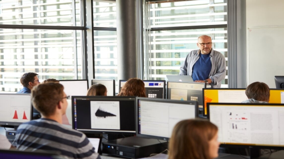 Vorlesung im Computerraum.