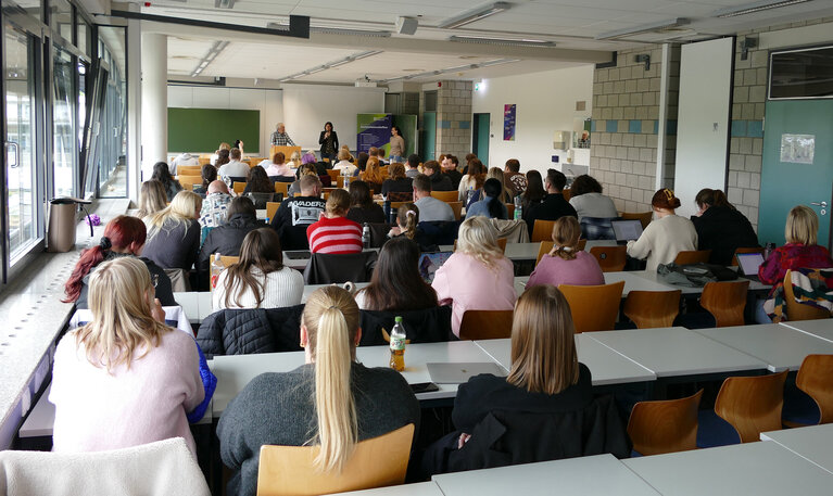 Studierende der Sozialen Arbeit bei der Lesung