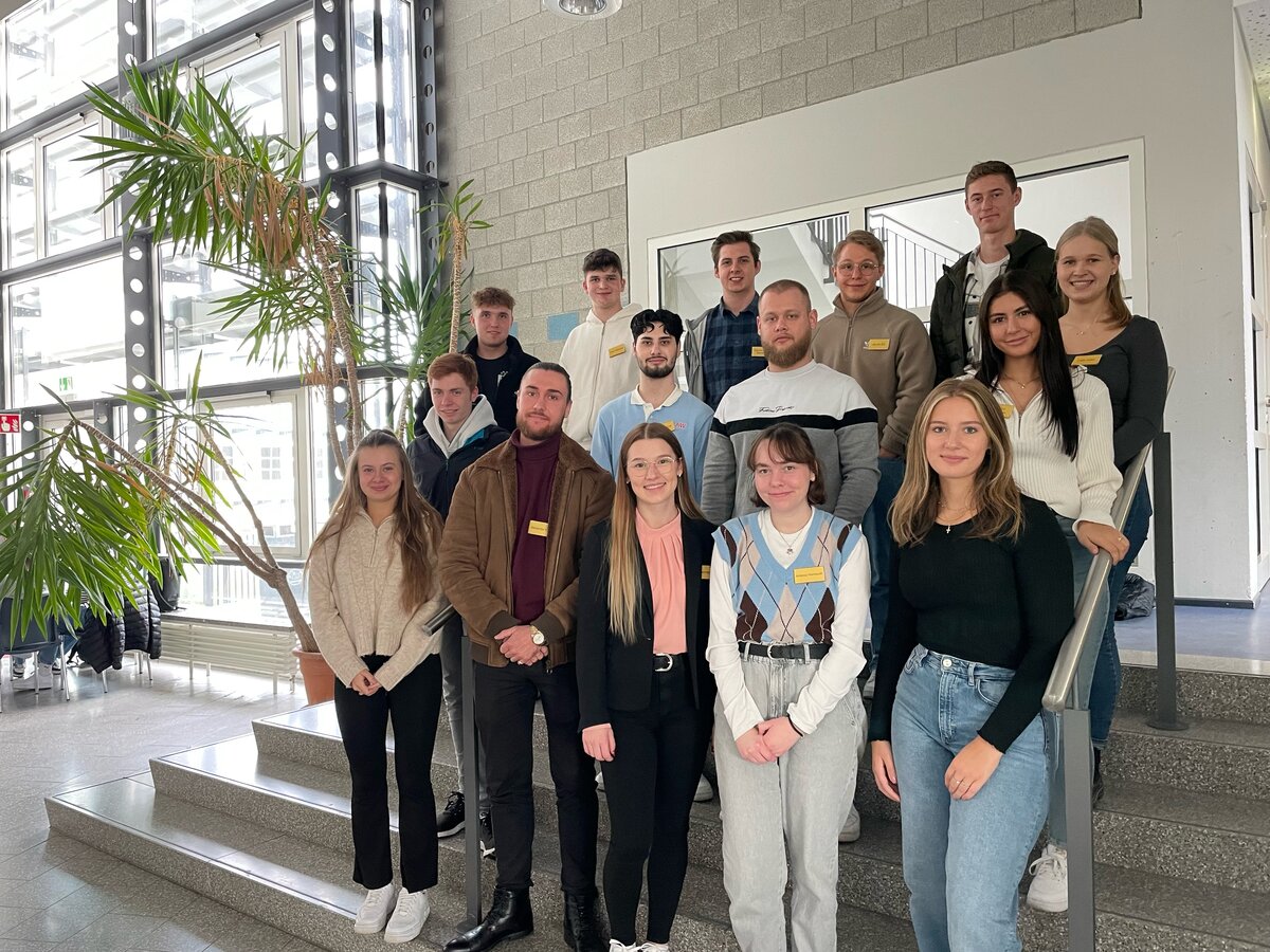Besuch der neuen dualen Studierenden im Fachbereich