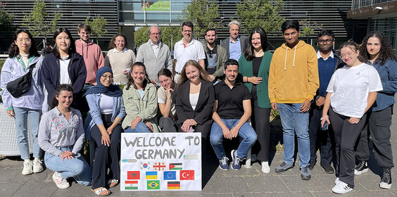 Gruppenfoto ERASMUS-Studierende am RheinAhrCampus in Remagen