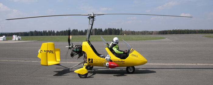 Tragschrauber auf einem Landeplatz
