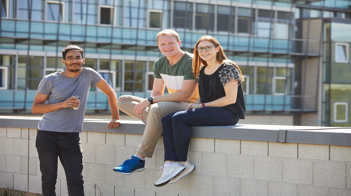 Students in front of the Campus