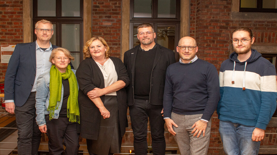 Gruppenfoto Prof. Thomé mit den örtlichen Veranstalter:innen