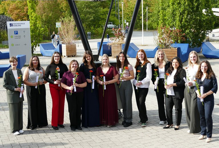 Absolventinnen und Absolventen aus dem Studiengang SAP