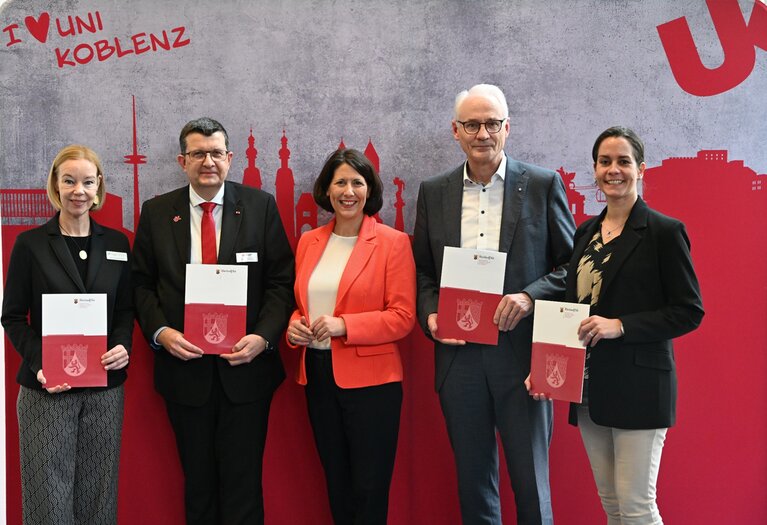 Minster mit Präsident und Geschäftsführer