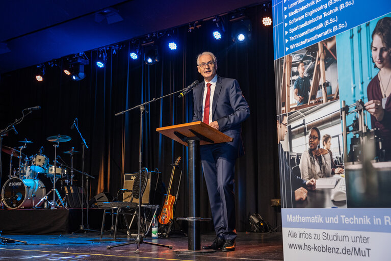 Hochschulpräsident Prof. Dr. Karl Stoffel begrüßte die Absolventinnen und Absolventen.