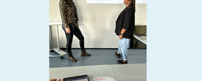  Die Studierenden machen sich Notizen