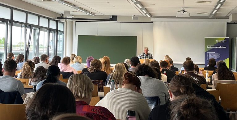 Studierende der Sozialen Arbeit bei der Lesung