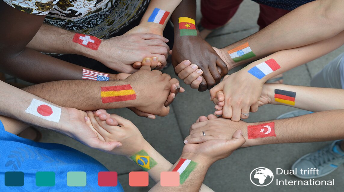 Imagebild: Menschen unterschiedlicher Nationalitäten reichen sich die Hände