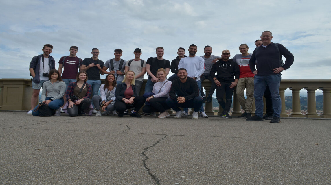 Gruppenbild in Italien von vorne