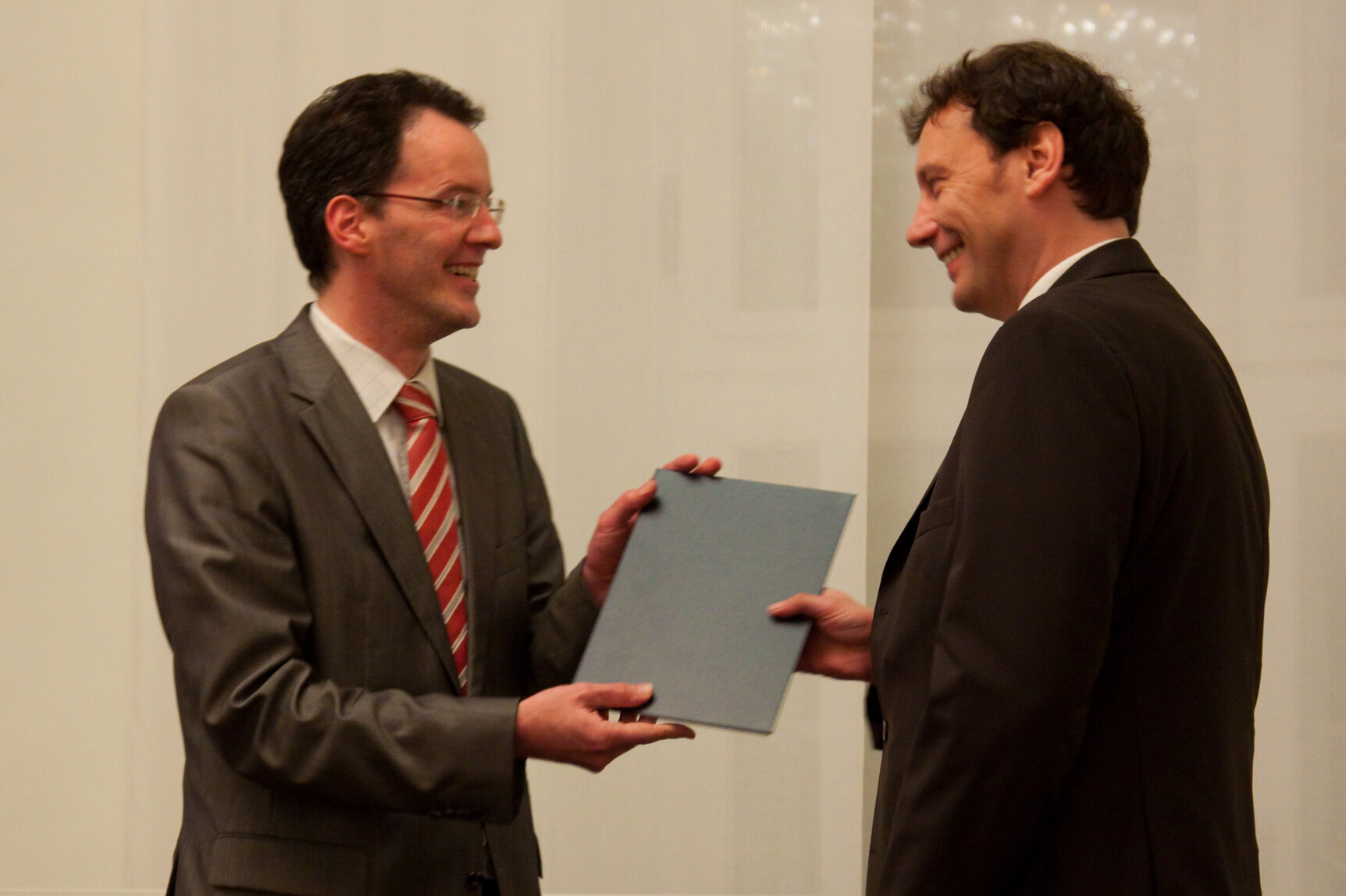 Übergabe Lehrpreis an Prof. Dr. Thomas Wilhein 