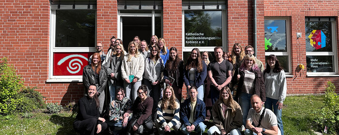 Studentinnen und Studenten der Sozialen Arbeit zu Besuch bei der Familienbildungsstätte Koblenz Quelle: HS Koblenz/Roos