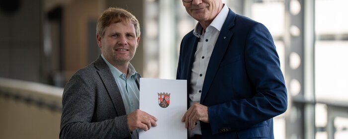Professor mit Ernennungsurkunde und Präsident der Hochschule Koblenz