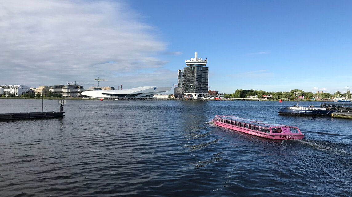 Gewässer und Gebäude in den Niederlanden