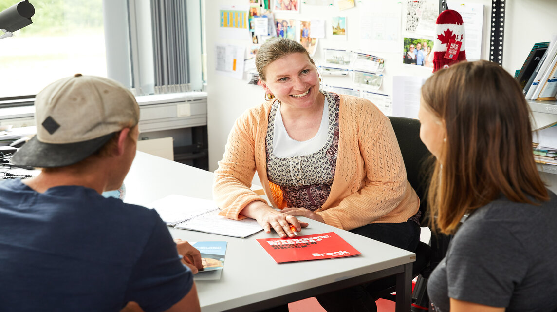 Mitarbeiterin berät zu Auslandssemester