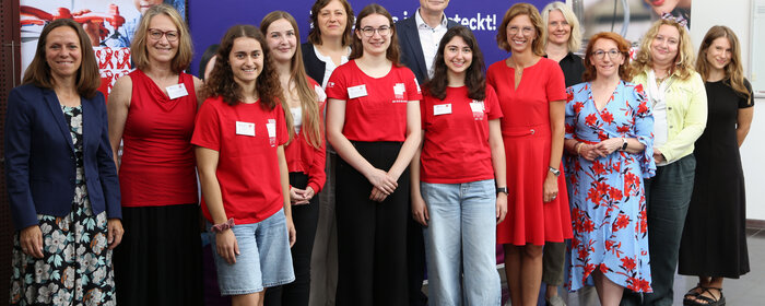 Gruppenbild ALP und Ministerin in Remagen