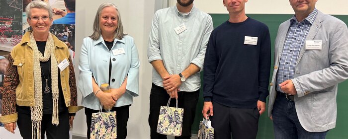 Prof. Dr. Ralf Haderlein, Prof. Dr. Johannes Drerup, Heiner van Mil (M.A.), Prof. Dr. Regina Steil und Prof. Dr. Daniela Braun blicken in die Kamera. 