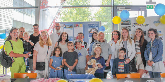 Gruppenfoto mit ukrainischen Familien