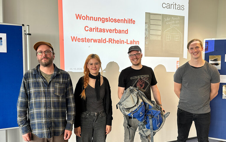Gaben im Erkundungspraktikum Einblicke in die Wohnungslosenhilfe (v. l.): Daniel Seeliger, Lina Hüskes, David Zirwes und Valentin Kluess