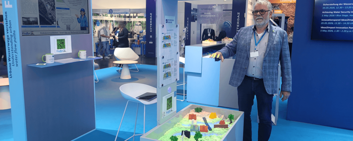 Prof. Dr. Lothar Kirschbauer am BMFTR-Stand 