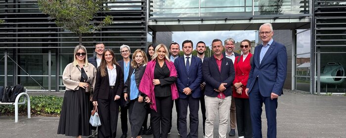 Gruppenfoto der Besucher aus Albanien am Campus Remagen
