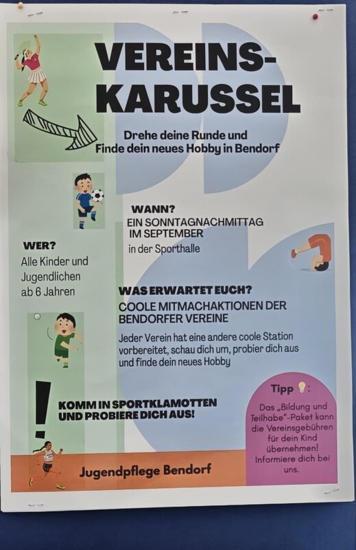  Plakate aus der Projekwerkstatt zum Thema Kinderschutz, hier Vereinskarusel