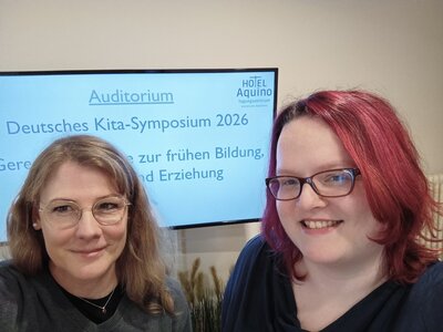 Ulrike Pohlmann und Melanie Schoening beim Deutschen Kita-Symposium