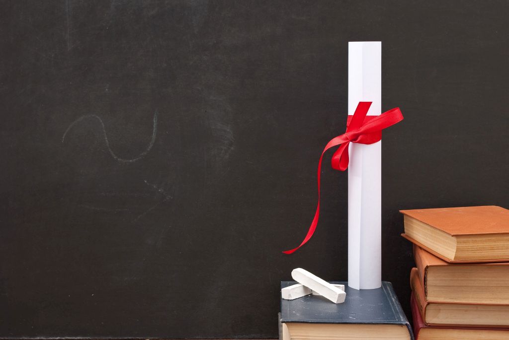 Chalkboard with a diploma and books Zeugniserstellung