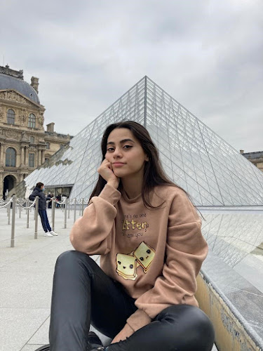 Exchange student at Louvre Museum, Paris