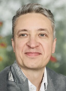  Peter Kretek