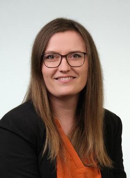  Carmen Bohler