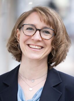  Ellen Kundrus